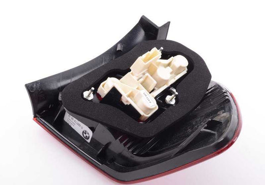 Fanale posteriore lato sinistro OEM 63210411415 per BMW Serie 3 E91 (2006-2008). BMW originale.