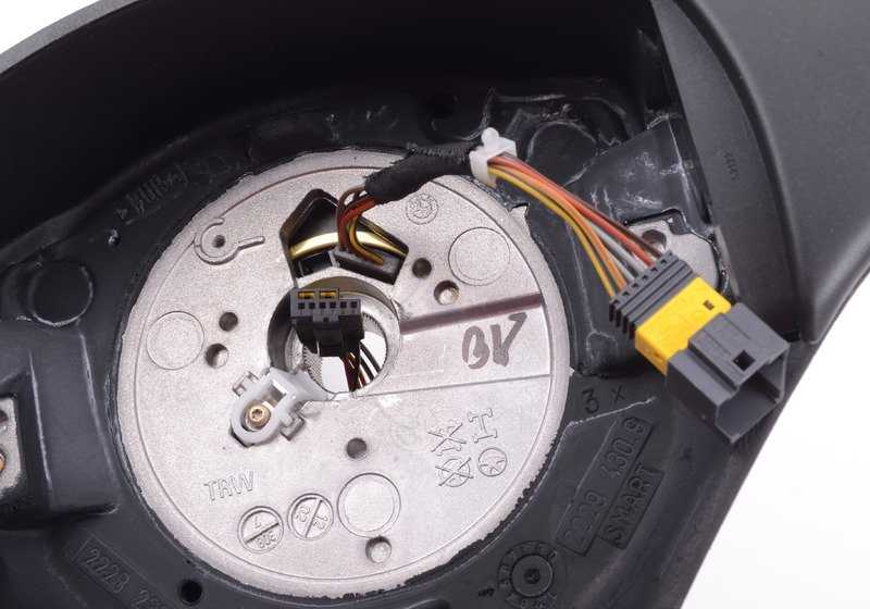 Volante deportivo M en piel negra OEM 32342229487 para BMW Z3 {E36 Z3 1.9, 2.0, 2.2i} compatible con versiones manuales y automáticas. Original BMW.