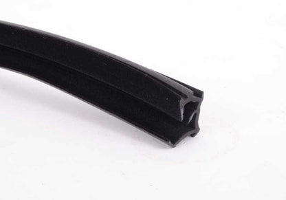 Guía de ventana trasera derecha OEM 51348159818 para BMW Serie 5 (E39). Original BMW.