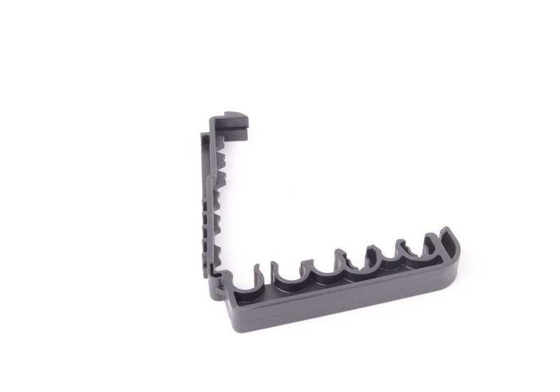 Separador OEM 34306756130 para BMW Serie 3 E46 {316i, 316Ci} con motores M43 y N40. Compatible con versiones manuales y automáticas. Original BMW.