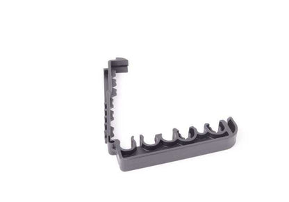 Separador OEM 34306756130 para BMW Serie 3 E46 {316i, 316Ci} con motores M43 y N40. Compatible con versiones manuales y automáticas. Original BMW.