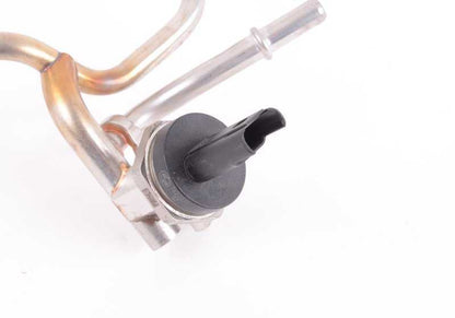 Tubo de alimentación de combustible OEM 13537622850 para BMW F07, F10, F11, F12, F13, F01, F02, F04, E70, E71, E72. Original BMW.