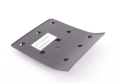 Right Aeration duct Cover 51717312834 for BMW F10 (520d, 520ix, Efficient dynamics). Compatible with models made between 2010 and 2013. Original BMW replacement.