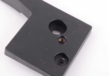 Adaptador derecho OEM 51111966842 para BMW E30 318i, 320i {todos los modelos compatibles}. Pieza original BMW.