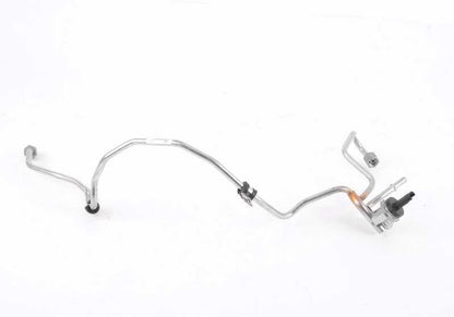 Tubo de alimentación de combustible OEM 13537622850 para BMW F07, F10, F11, F12, F13, F01, F02, F04, E70, E71, E72. Original BMW.