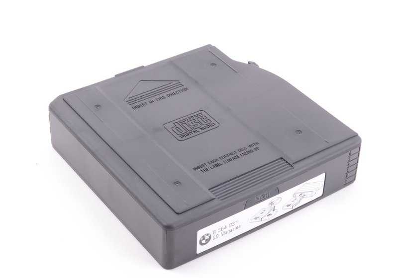 Revista de CD para BMW Série 1 E81, E82, E87, E87N, E88, Série 3 E46, E90, E90N, E91, E91N, E92, E92N, E93, E93N, Série 5 E39, Série 7 E65, E66, X1 E84, X3 E83, E83N, X5 E53, Z4 E85, E86, Z8 E52, MINI R50, R52, R53 (OEM 65128364931). BMW original