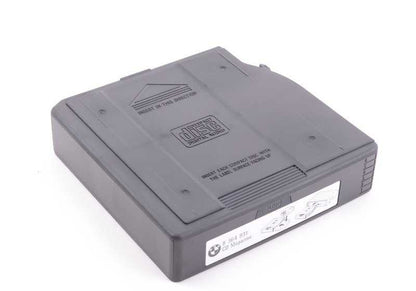 Revista de CD para BMW Série 1 E81, E82, E87, E87N, E88, Série 3 E46, E90, E90N, E91, E91N, E92, E92N, E93, E93N, Série 5 E39, Série 7 E65, E66, X1 E84, X3 E83, E83N, X5 E53, Z4 E85, E86, Z8 E52, MINI R50, R52, R53 (OEM 65128364931). BMW original