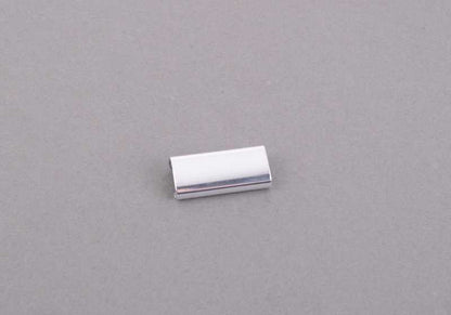 Puente de moldura izquierdo para BMW Serie 3 E30 (OEM 51131884465). Original BMW.