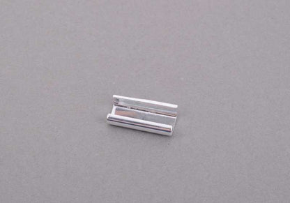 Puente de moldura izquierdo para BMW Serie 3 E30 (OEM 51131884465). Original BMW.