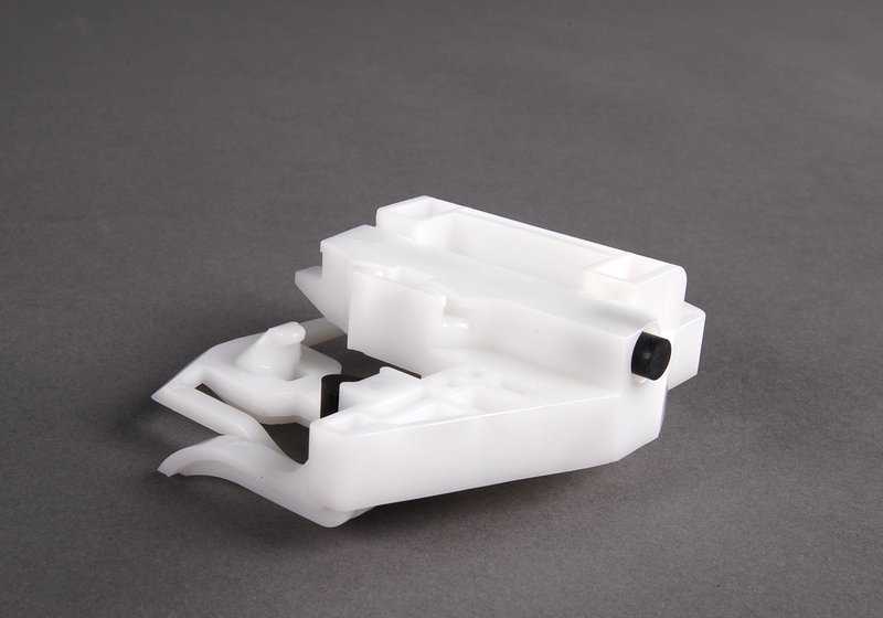 Pieza de arrastre OEM 51333448643 para BMW X3 E83, E83 LCI. Original BMW.