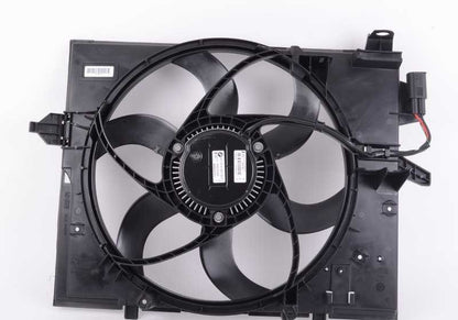 Ventilador con marco (electroventilador) OEM 17427526824 para BMW E60, E61. Original BMW.