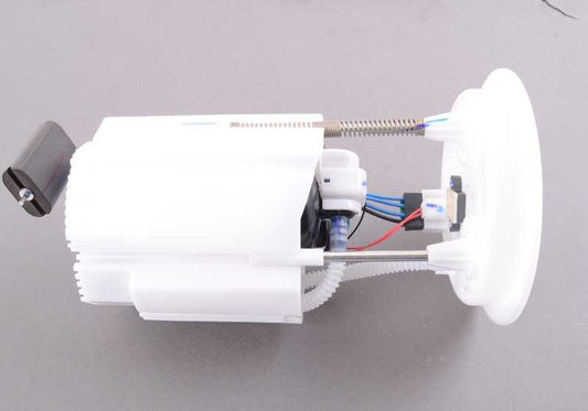 Bomba de combustible OEM 16117339267 para BMW i12 (i8 Coupé) e i15 (i8 Roadster) compatibles. Original BMW.