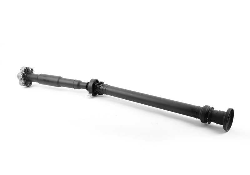 Arbol de transmisión 1353mm OEM 26107614424 para BMW E82 135i y E88 135i con cambio automático DKG. Original BMW.