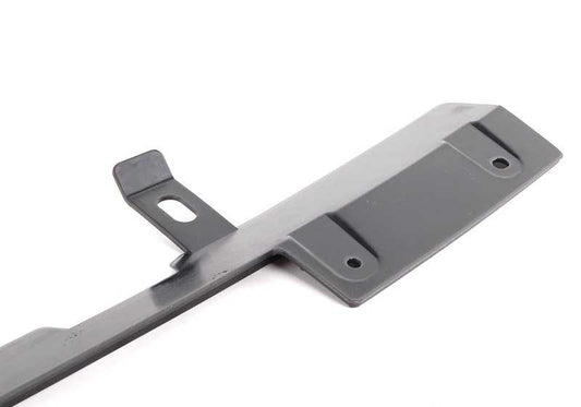 Deflector de agua OEM 51127895234 para BMW E46 {316i, 316Ci} con motores M43, N40, N45. Compatible con versiones manuales y automáticas. Original BMW.