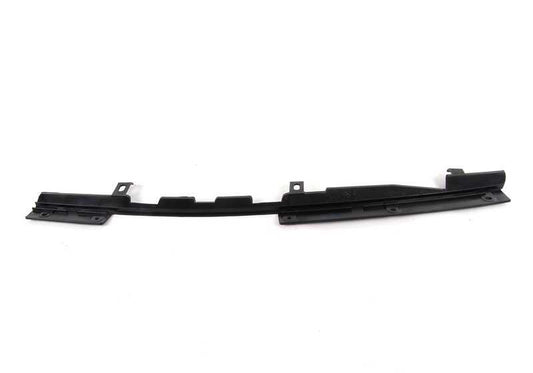 Deflector de agua OEM 51127895234 para BMW E46 {316i, 316Ci} con motores M43, N40, N45. Compatible con versiones manuales y automáticas. Original BMW.