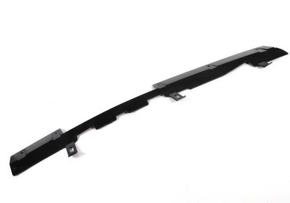 Deflettore dell'acqua OEM 51127895234 per BMW E46 {316i, 316CI} con motori M43, N40, N45. Compatibile con versioni manuali e automatiche. BMW originale.