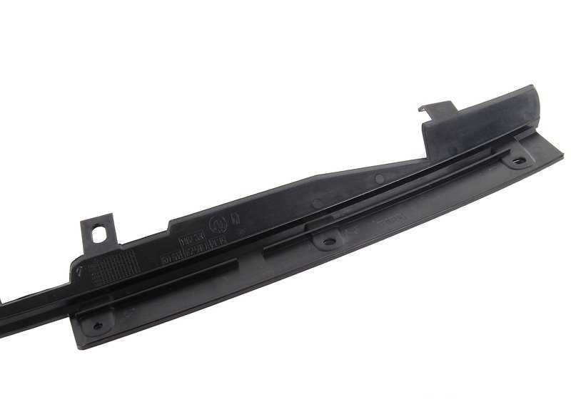 Deflettore dell'acqua OEM 51127895234 per BMW E46 {316i, 316CI} con motori M43, N40, N45. Compatibile con versioni manuali e automatiche. BMW originale.