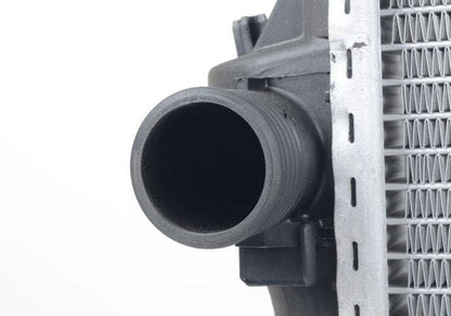 Radiador de agua con enfriador de aceite de la transmisión para BMW Serie 3 E36 (OEM 17111723528). Original BMW