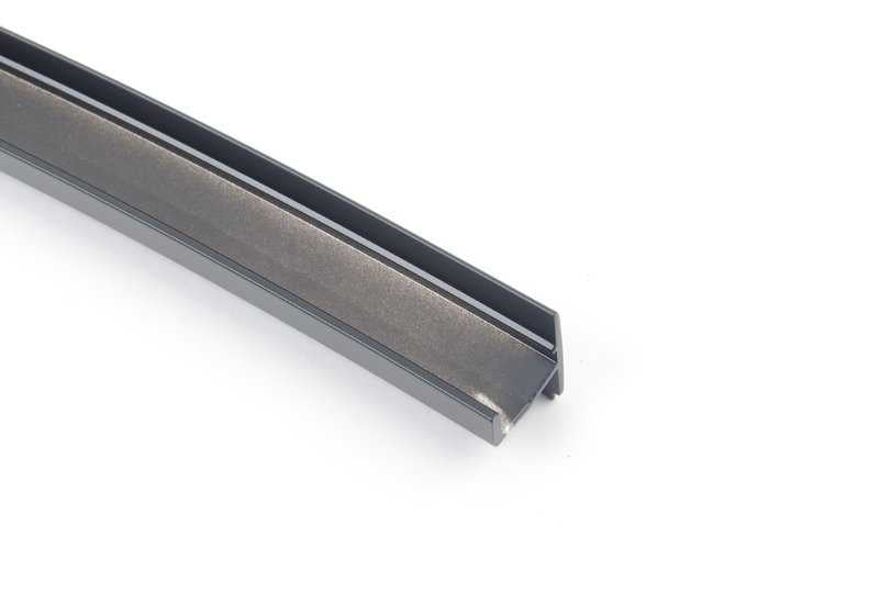 Embellecedor guía ventana izquierda OEM 51358223799 para BMW E65 y E66. Pieza original BMW.