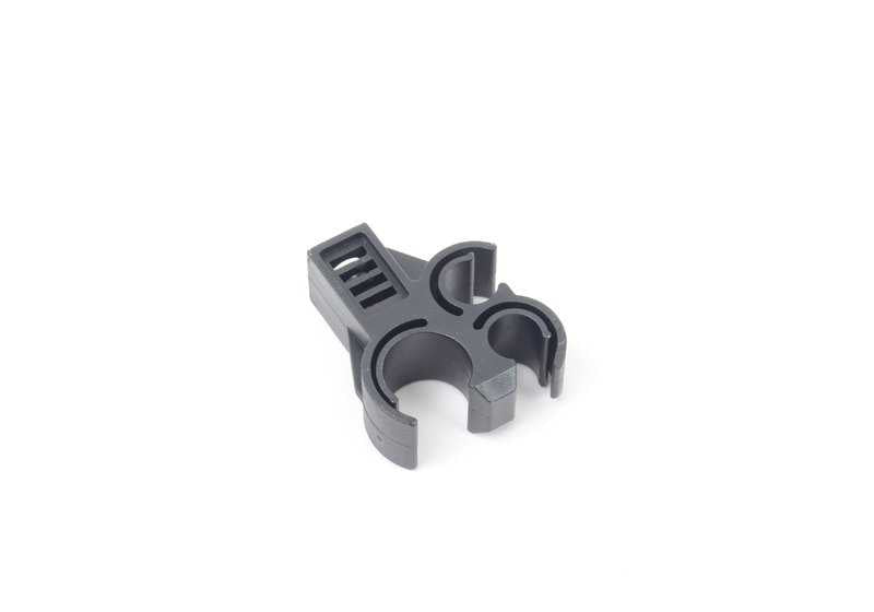 Clip triple OEM 16126765989 para MINI R50, R52, R53. Válido para versiones One y Cooper con motor W10 y transmisión manual o automática. Original MINI.