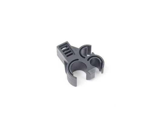Clip triple OEM 16126765989 para MINI R50, R52, R53. Válido para versiones One y Cooper con motor W10 y transmisión manual o automática. Original MINI.
