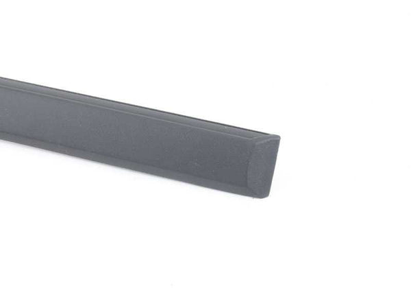 Moldura lateral puerta trasera derecha OEM 51138208396 para BMW E38. Color negro. Original BMW.