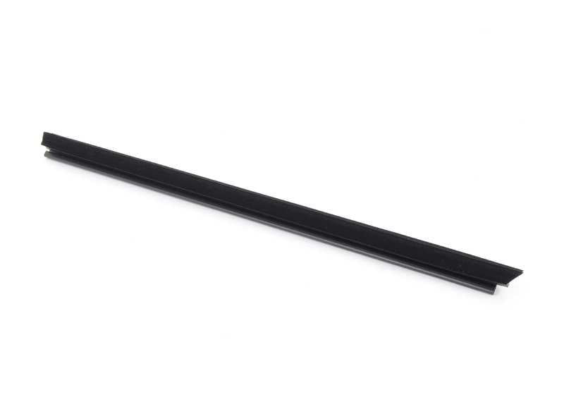 Burlete interior puerta trasera derecha OEM 51353330186 para BMW X3 {E83, E83N}. Original BMW.