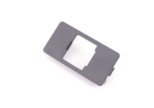 USB take for BMW E60 and E61. Compatible with 520d models, 520i (M47, N47, N46T) with manual or automatic change. OEM 51169166233. Original BMW.