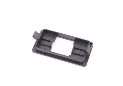 USB take for BMW E60 and E61. Compatible with 520d models, 520i (M47, N47, N46T) with manual or automatic change. OEM 51169166233. Original BMW.