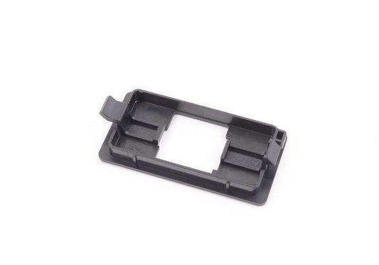 USB take for BMW E60 and E61. Compatible with 520d models, 520i (M47, N47, N46T) with manual or automatic change. OEM 51169166233. Original BMW.