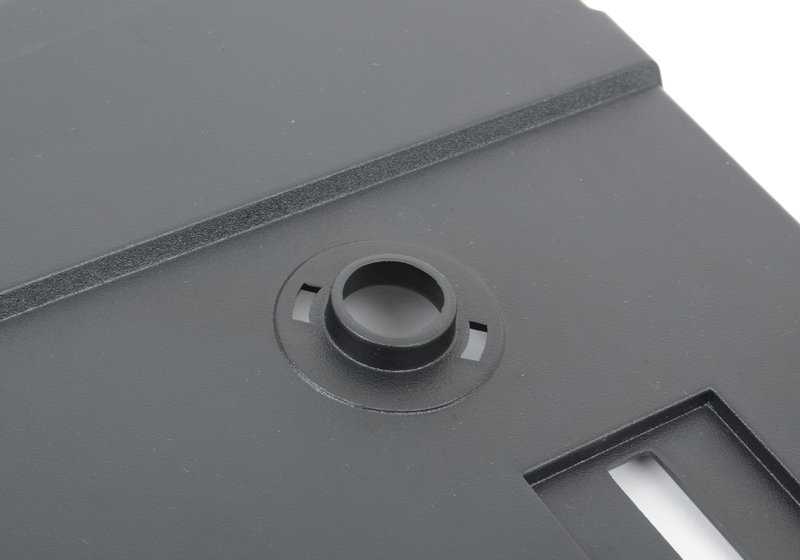 Cubierta inferior derecha del área de los pies OEM 51458223280 para BMW E39. Pieza original BMW.