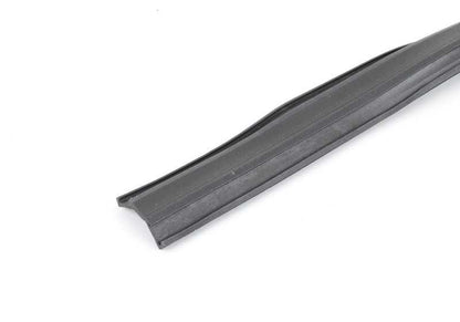Guía de ventana delantera derecha OEM 51211936984 para BMW E24. Recambio original BMW.