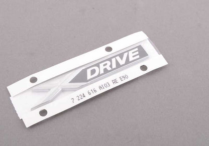 Emblema lateral derecho OEM 51147224616 para BMW E90, E91, F07, F10, F11, F12, F13. Original BMW.