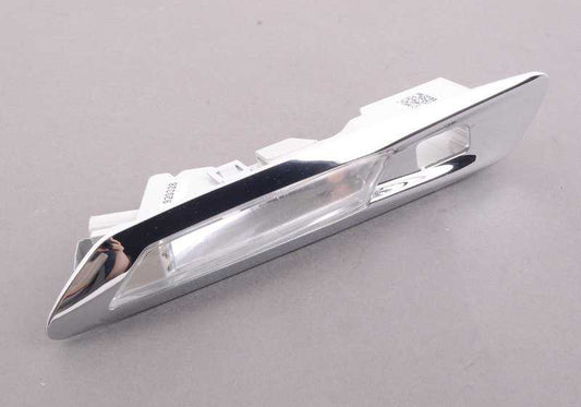 Intermitente lateral derecho OEM 63137154170 para BMW F10, F11, F18. Original BMW.