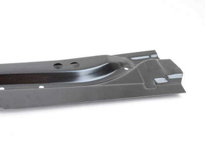 Larguero lateral derecho OEM 41111913088 para BMW E30 (316i, 316) con motor M10 y tracción trasera. Compatible con versiones manuales y automáticas. Original BMW.
