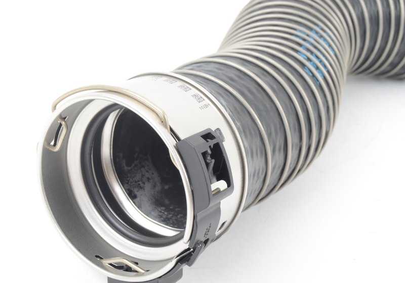 Conducción de aire de carga para BMW F07, F10, F11, F18 (OEM 13718672108). Original BMW