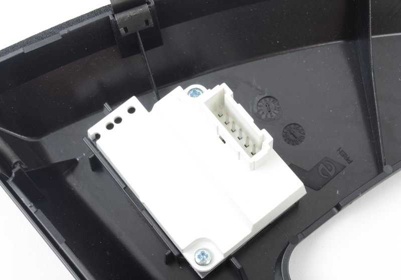 Embellecedor selector de marchas SMG OEM 51168029955 para BMW E63 y E64. Pieza original BMW.