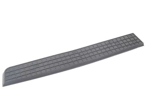 Inserto in gomma posteriore destro OEM 51416972402 per BMW Z4 E85 ed E86. Compatibile con tutti i modelli: 2.0i, 2.5i, 2.5Si. BMW originale.