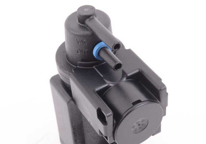 Válvula de control de presión OEM 11747649407 para BMW (Modelos compatibles: E82, E88, F20, F21, F22, E90, E91, E92, E93, F30, F07, F10, F11, F06, F12, F13, F01, F02, E84, F25, F26, E70, E71). Original BMW.
