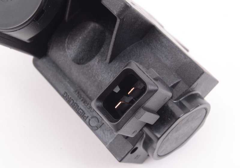 Válvula de control de presión OEM 11747649407 para BMW (Modelos compatibles: E82, E88, F20, F21, F22, E90, E91, E92, E93, F30, F07, F10, F11, F06, F12, F13, F01, F02, E84, F25, F26, E70, E71). Original BMW.