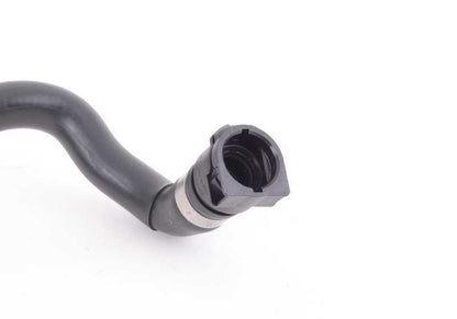 Tubo del sistema de refrigeración OEM 17127627101 para BMW Serie 2 F22, Serie 3 F30, Serie 4 F32 y F36. Recambio original BMW.
