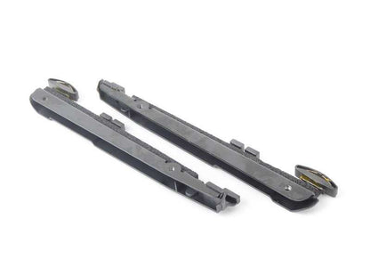 Guide arrière OEM 54107297323 pour BMW E91, E91N, E61, E61N, E83, E83N, E53. Pièce du système de toit solaire / panoramique. BMW d'origine.