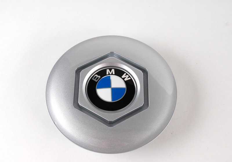 Central tire lid 36131180113 for BMW E34 and E32. Diameter 169mm. Compatible with several 518i and 518g models. Original BMW piece.