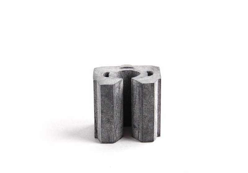 OEM rubber cap 1612117832 for BMW E30, E36, E34, E39, E32, E38, E65, E66, E31. Original BMW piece for fuel and driving system.