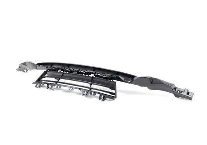 Entrada de aire central OEM 51117386152 para BMW F30, F31. Original BMW.