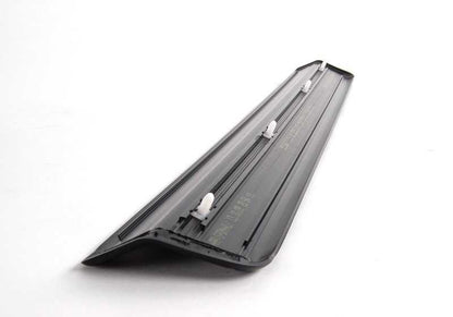 Embellecedor entrada puerta delantera derecha cromado OEM 51478219186 para BMW E46. Original BMW.