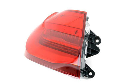 Piloto trasero izquierdo OEM 63217342965 para BMW G11 y G12. Luz trasera original para lateral de carrocería. Compatible únicamente con BMW Serie 7 G11 y G12. Producto original BMW.