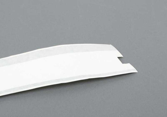 Tira decorativa plateada delantera derecha OEM 51141866638 para BMW E21, E30, E12, E28, E24, E23. Original BMW.
