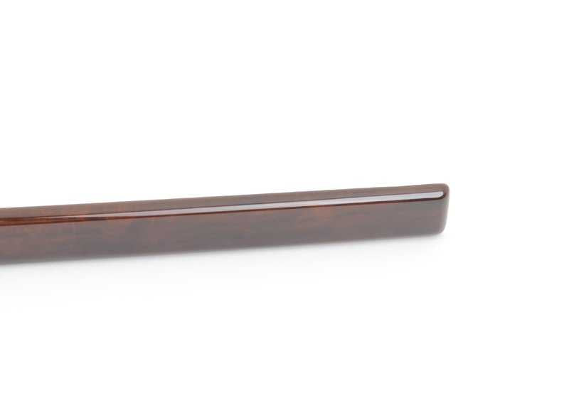 Moldura decorativa madera puerta trasera izquierda OEM 51428200713 para BMW E39. Acabado en nogal (nussbaum). Pieza interior original BMW.
