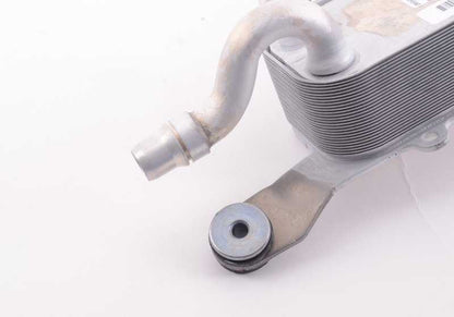 OEM -Motorölkühler 17217628058 für BMW F22, F87, F30, F32. Original BMW